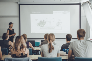 Der schnelle Wechsel zwischen Vorlesung- & Praxisphase gewährleistet ein praxisnahes Studium