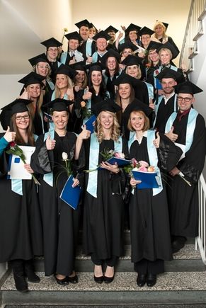 Bereitmachen zum Feiern des Abschlusses