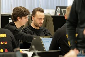 Vom ersten Tag an helfen wir dir, um dich nach vorn zu bringen.