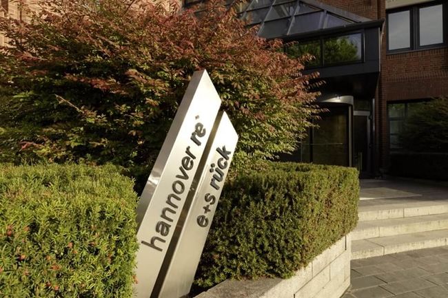 Hannover Rück betreibt alle Sparten der Schaden- und Personen-Rückversicherung und ist mit mehr als 3.000 Mitarbeitern auf allen Kontinenten vertreten.