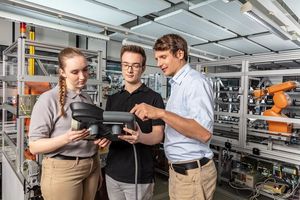 Persönliche Ansprechpartner unterstützen deine Ausbildung und stehen immer mit Rat und Tat an deiner Seite. Bei uns wendest du die Theorie gleich in der Praxis an.