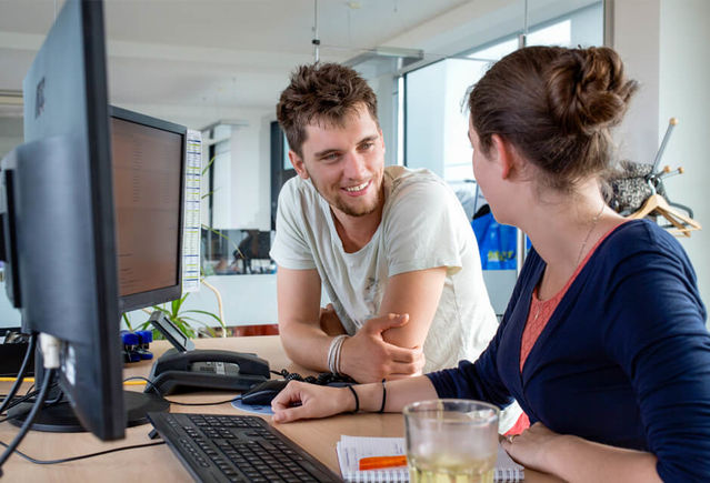 Bei Fragen haben deine Kollegen stets ein offenes Ohr für dich.