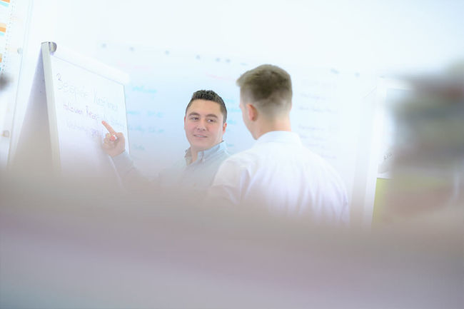Ein regelmäßiger Austausch mit anderen dualen Studenten gehört dazu.