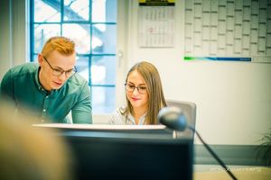 Gut kombiniert - das duale Studium verbindet das theoretische Wissen aus dem Studium mit der praktischen Erfahrung durch die Mitarbeit im Unternehmen.