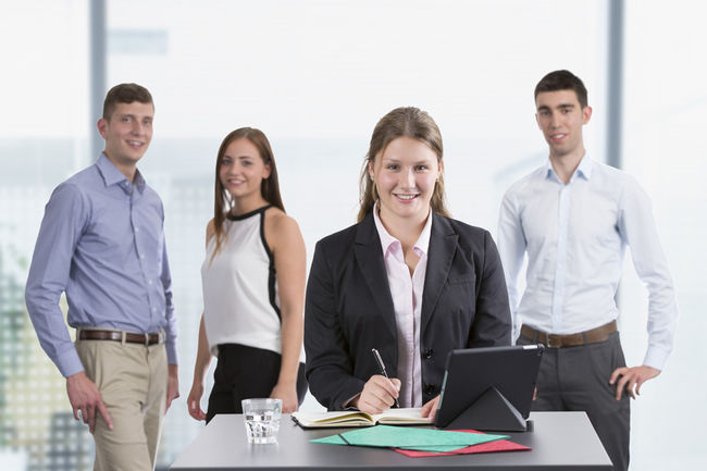 Du bist verantwortungsvoll, hast Führungskompetenzen und möchtest in einem internationalen Umfeld Karriere machen? Dann bietet sich unser Ausbildungsprogramm „MIBS“ an, das den Studiengang Management and International Business Studies und die Ausbildung Industriekaufmann/-frau beinhaltet.