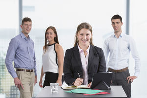 Du bist verantwortungsvoll, hast Führungskompetenzen und möchtest in einem internationalen Umfeld Karriere machen? Dann bietet sich unser Ausbildungsprogramm „MIBS“ an, das den Studiengang Management and International Business Studies und die Ausbildung Industriekaufmann/-frau beinhaltet.