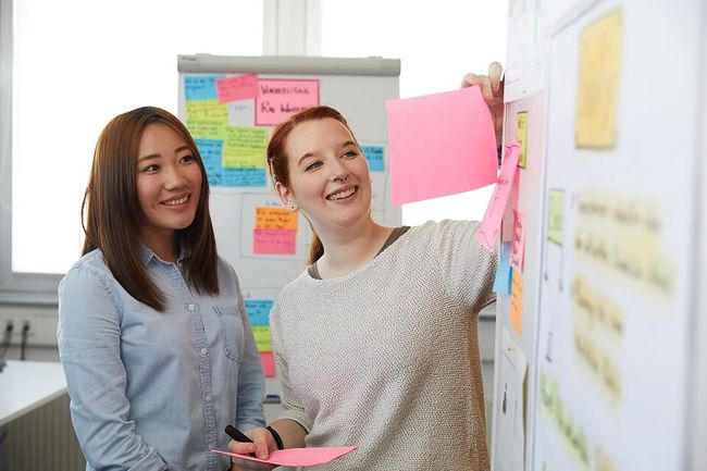 Bei dmTECH lernst Du schon im Studium unsere agilen Arbeitsweisen kennen.