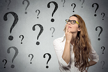 Studentin mit Fragezeichen